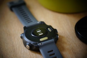 Garmin Forerunner 245 Gehäuserückseite mit Pulssensor