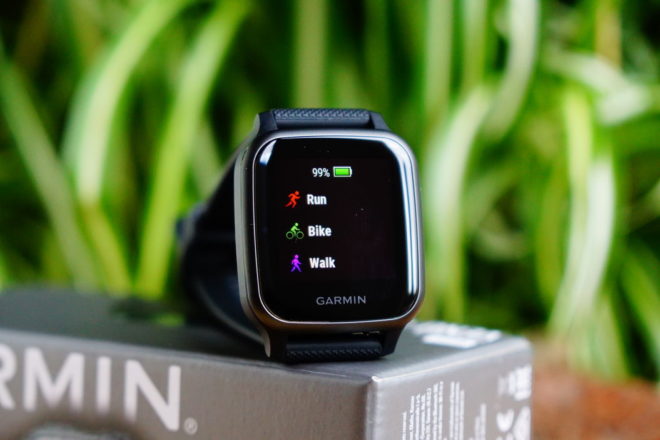 Garmin Venu Sq: Display gut ablesbar und kontrastreich