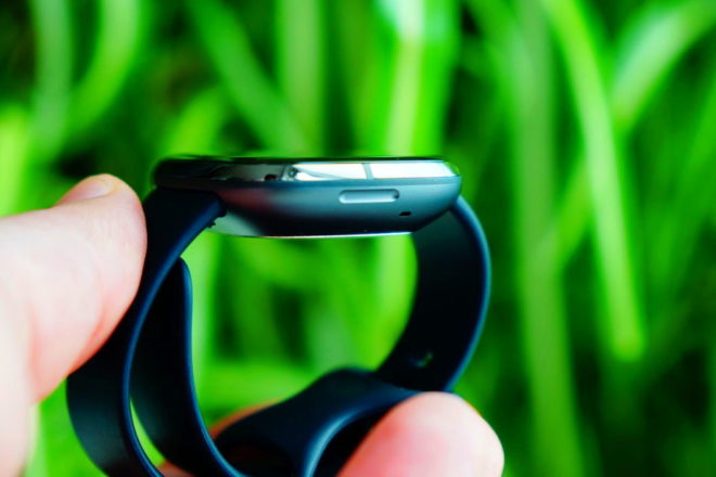 Fitbit Sense: berührungsempfindliche Bedientaste