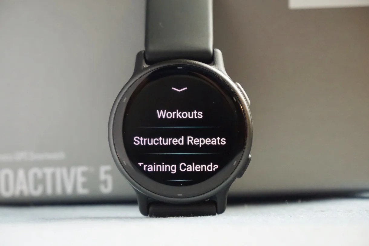 Workout-Menü mit strukturierten Wiederholungen und Trainingskalender