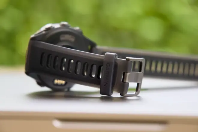 Garmin Forerunner 570: wird mit sporttauglichem Silikon-Armband geliefert