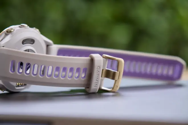 Garmin Forerunner 970: mit einem sporttauglichen Armband