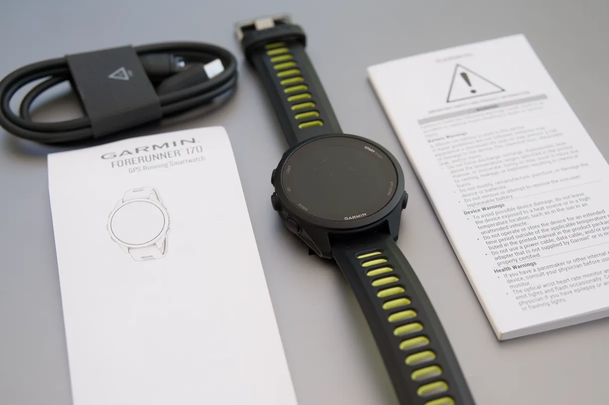 Lieferumfang der Garmin Forerunner 170