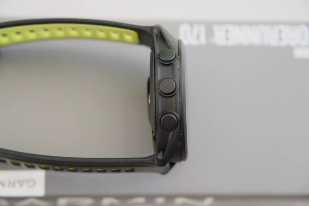 Rechte Tastenseite der Garmin Forerunner 170
