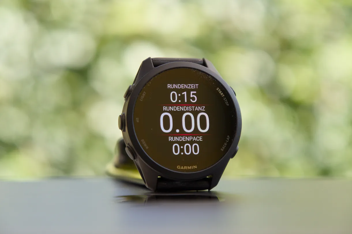 Drei Datenfelder auf der Garmin Forerunner 170 mit Rundenzeit, Rundendistanz und Rundenpace